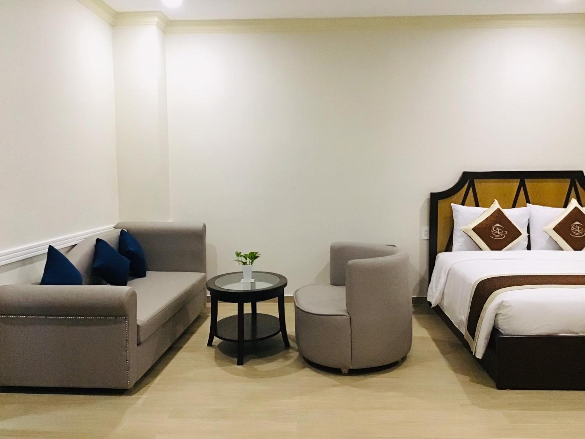 Que Toi Hotel Soc Trang Exteriör bild