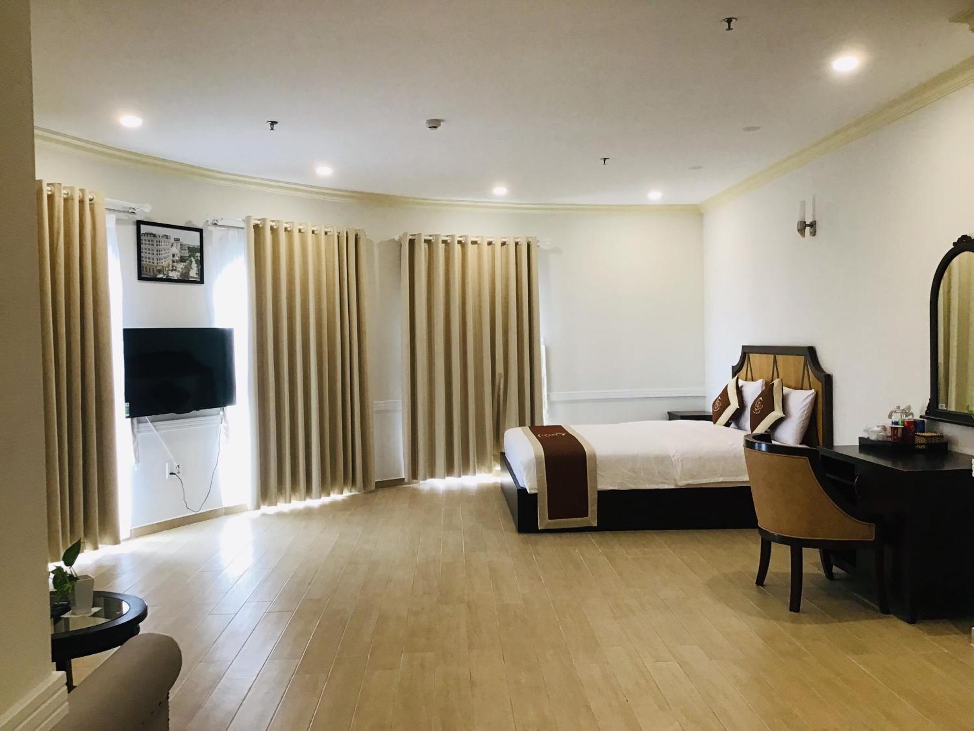 Que Toi Hotel Soc Trang Exteriör bild